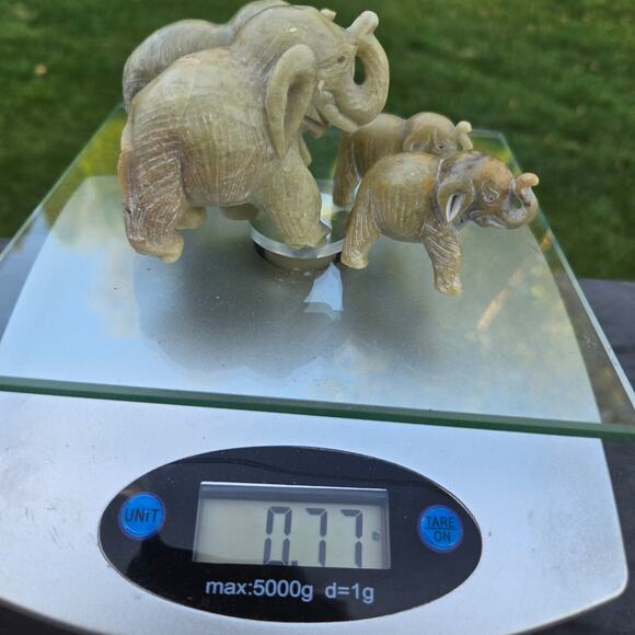 Vtg Hand Carved Soapstone Elephants Set of 4 Trunks Up 2-Small 2-Medium - Picture 13 of 13